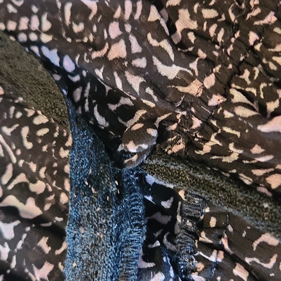 Buffalo Chiffon Top, size Large - Picture 6 of 8